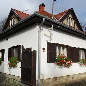 Hotel Boroka Apartmanhazak - Fagyoengy House Velem Exterior photo