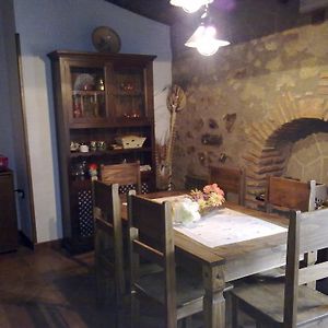 Gasthaus Casa Rural La Chimenea Navas del Madroño Exterior photo