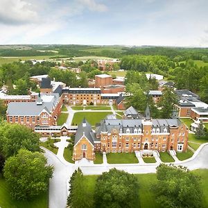 Hotel Bishop'S University Sherbrooke Exterior photo