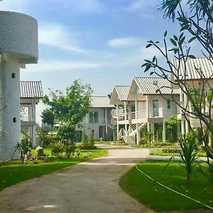 Hotel Baan Suan Geb Tawan Lop Buri Exterior photo