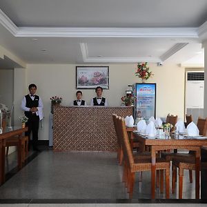 Hotel Wardan Yangon Exterior photo