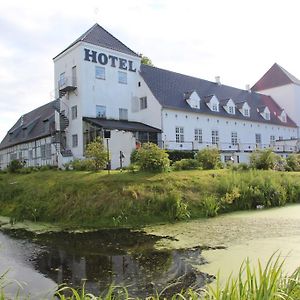 Vraa Slotshotel Tylstrup Exterior photo