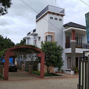 Villa Zam Zam Syariah Puncak Exterior photo