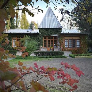 Hotel La Casona Del Rio Trelew Exterior photo