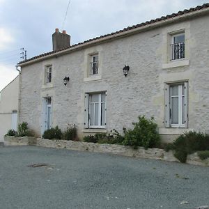 Gasthaus Les Puvinieres Breuil-Barret Exterior photo