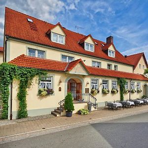 Hotel Brauereigasthof Zum Löwenbräu Adelsdorf Exterior photo