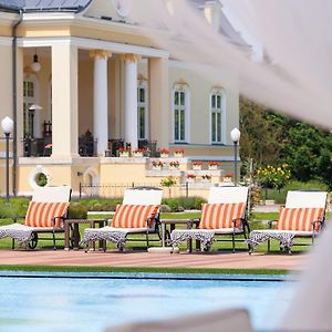 Hotel Amade Chateau Vrakúň Exterior photo