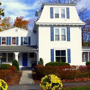 Bed and Breakfast House On Main Street Williamstown Exterior photo