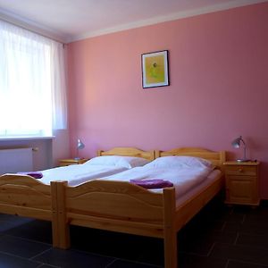 Hotel Penzion U Dvou lip Drnholec Room photo