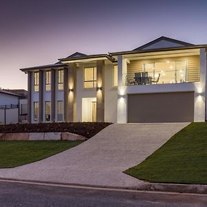 Villa Brand New Executive Living 36 Bundamba Exterior photo