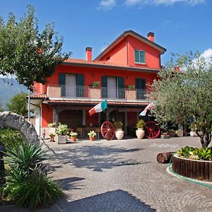 Gasthaus Azienda Agrituristica Pericle Montella Exterior photo