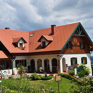 Bed and Breakfast Gmiatliche Stubm Fürstenfeld Exterior photo