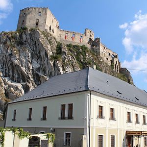 Hotel Kuria Beckov - Penzion Exterior photo