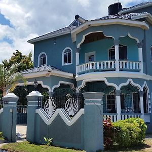 Bailey'S Bed And Breakfast Runaway Bay Exterior photo