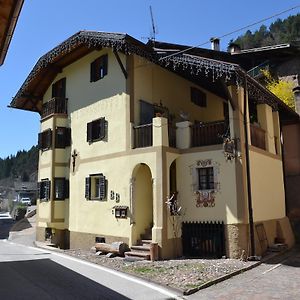 B&B La Tana dell'Orso - Die Bärenhöhle Castello-Molina di Fiemme Exterior photo