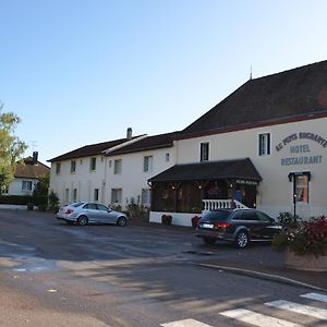 Hotel Au Puits Enchante Saint-Martin-en-Bresse Exterior photo