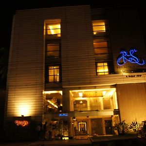 Hotel The Royale Senate, Hebbal, Bengaluru Exterior photo