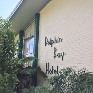 Dolphin Bay Hotel Hilo Exterior photo