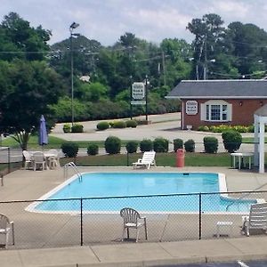 Quarterpath Inn & Suites Williamsburg Exterior photo