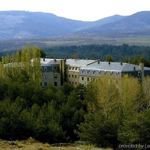 Hotel Parador De Gredos Navarredonda Exterior photo