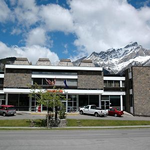 Banff Voyager Inn Exterior photo