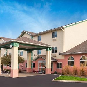 Hotel Baymont By Wyndham Galesburg Exterior photo