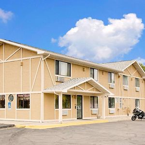 Motel Super 8 By Wyndham Long Prairie Exterior photo