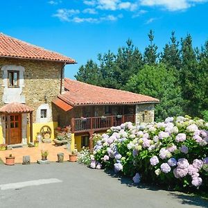 Gasthaus La Asturxana Malleza Exterior photo