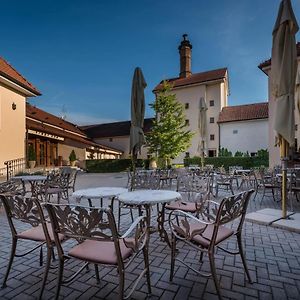 Hotel Chateau Krakovany Exterior photo