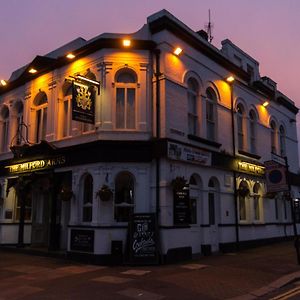 Hotel The Milford Arms Hounslow Exterior photo