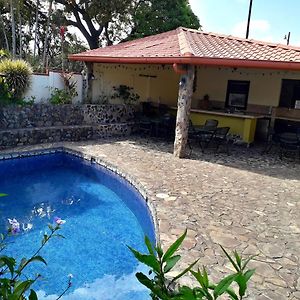 Dos Palmas Studio Apartments Alajuela Exterior photo