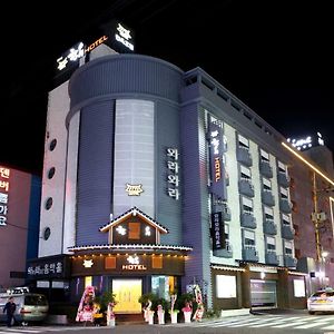 Hanok Hotel Jeonju Exterior photo