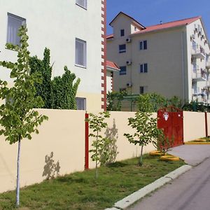 Частные Апартаменты Мезенцевых Satoka Exterior photo