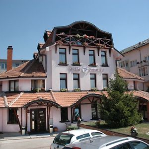 Garni Hotel Family Belgrad Exterior photo
