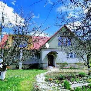 Hotel Gostynna Rodyna Izky Exterior photo