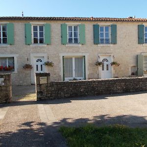 Bed and Breakfast Le Petit Bijou Saint-Fraigne Exterior photo