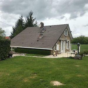 Villa Gite De L'Hirondelle Mareuil-en-Brie Exterior photo