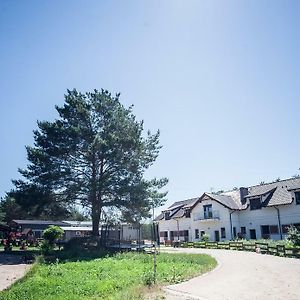 Villa Quatro Osrodek Jezdziecki - Gospodarstwo Agroturystyczne Pobiedziska Exterior photo