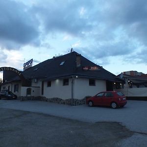 Hotel Fan Fan Penzión Rožňava Exterior photo