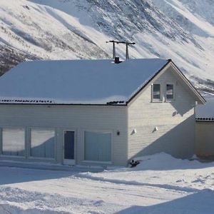 Lyngsalpan Cruise Lodge - Storgalten Nord-Lenangen Exterior photo