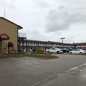 Red Deer Inn&Suites Exterior photo