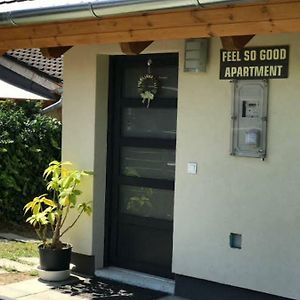 'Feel So Good' Apartment Göd Exterior photo