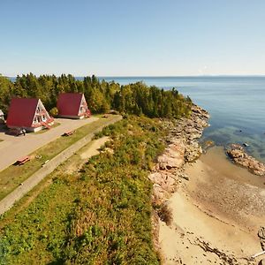 Chalets Anse A Jos/Yves Les Escoumins Exterior photo