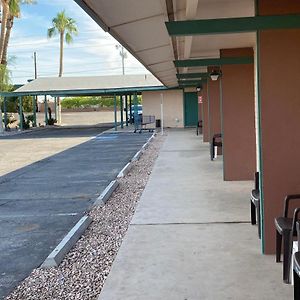 OYO Hotel Yuma AZ Desert Grove Exterior photo