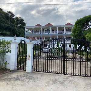 Bed and Breakfast Lord Royale Duncans Exterior photo