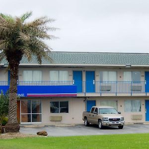 Motel 6-Clute, TX Exterior photo