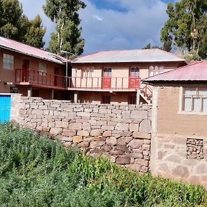 Bed and Breakfast Taquile Hospedaje Mario Huillanopampa Exterior photo