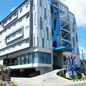 Zenith Hotel Kendari Exterior photo